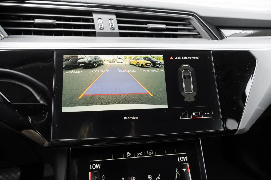AUDI E-TRON