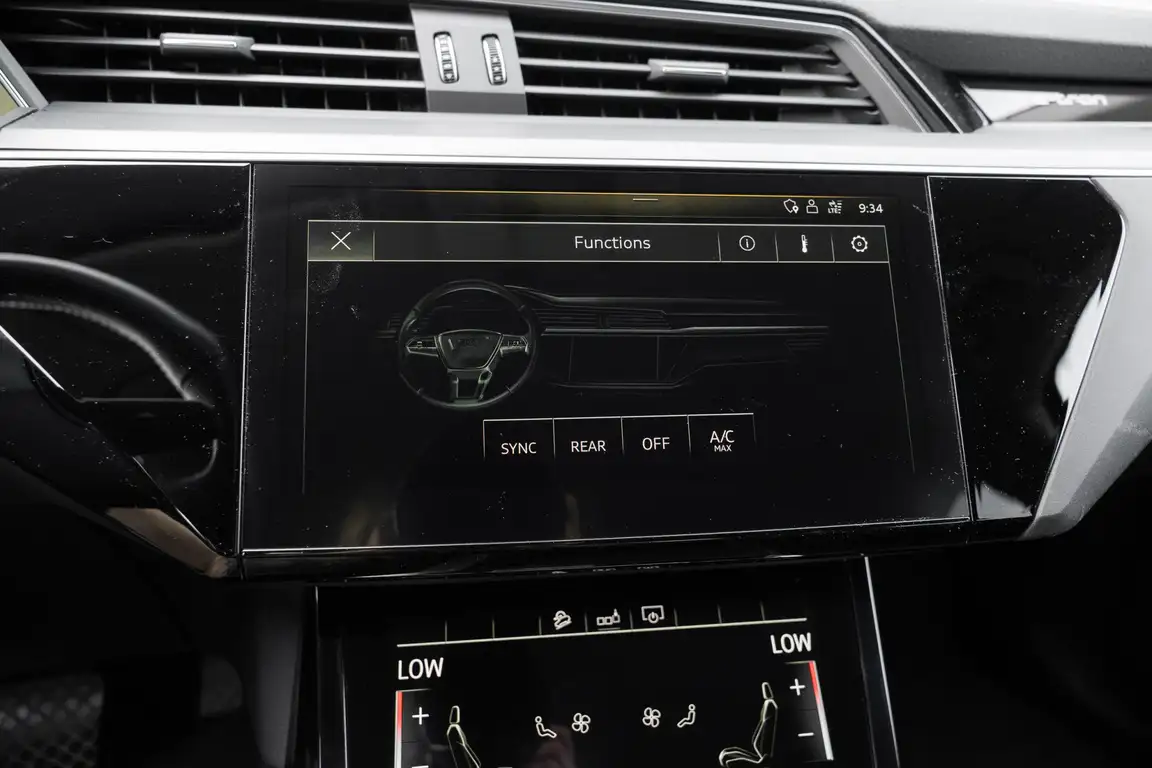 AUDI E-TRON
