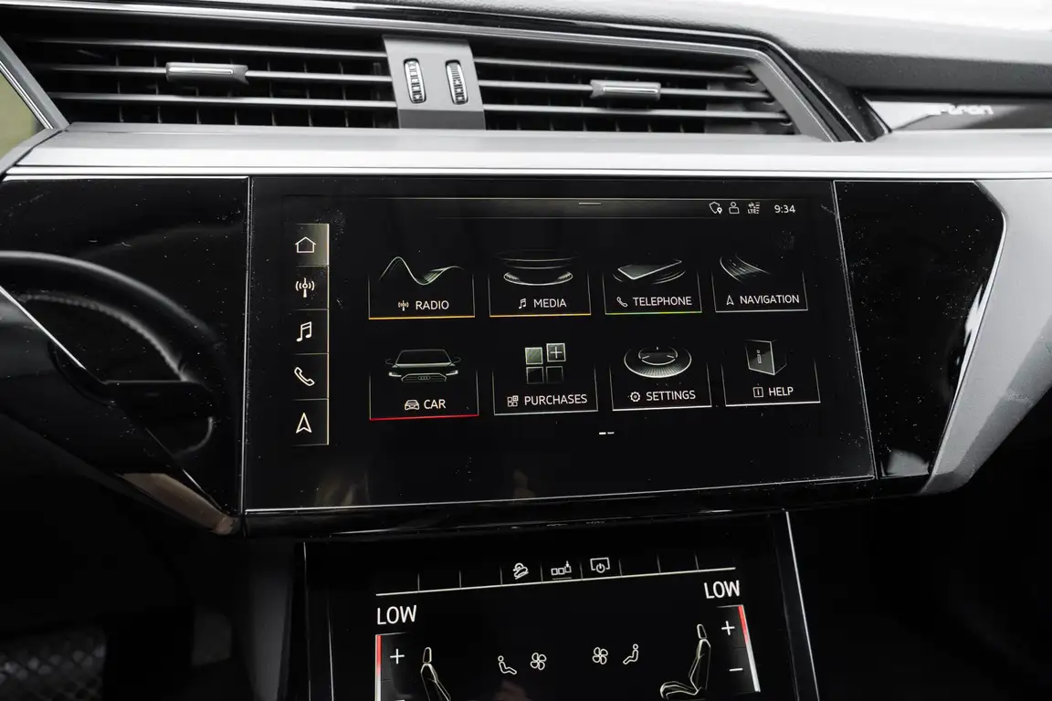 AUDI E-TRON