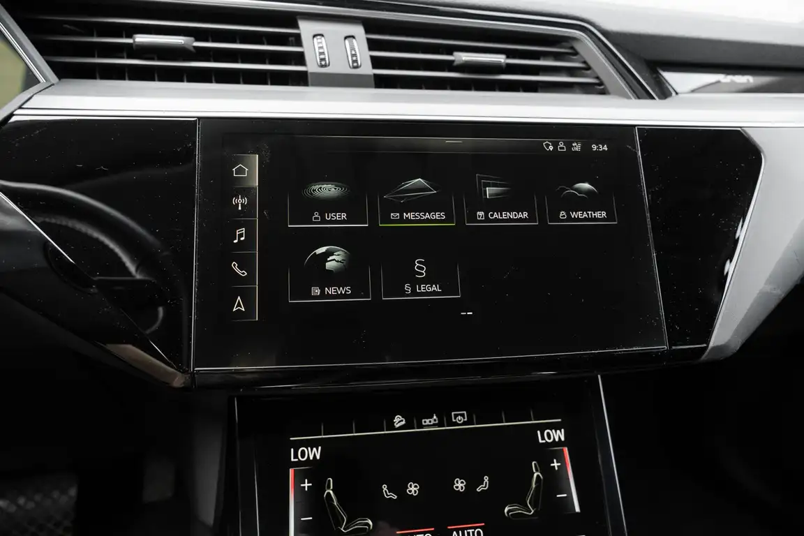 AUDI E-TRON