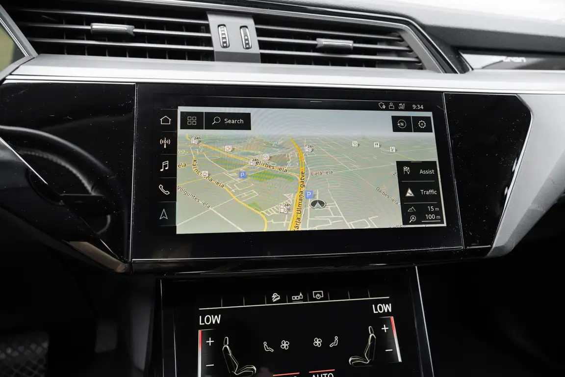 AUDI E-TRON