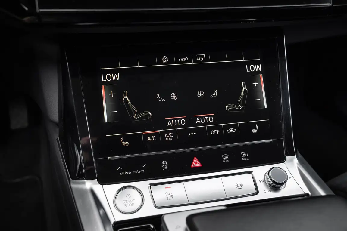 AUDI E-TRON