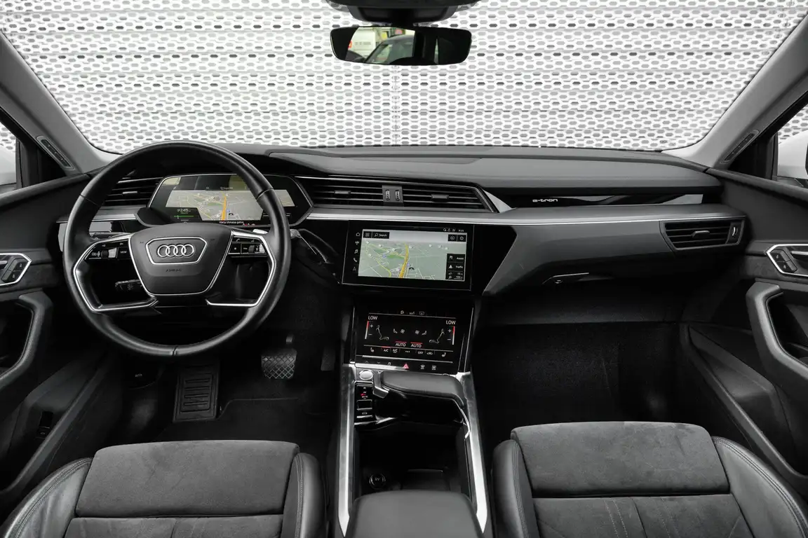 AUDI E-TRON