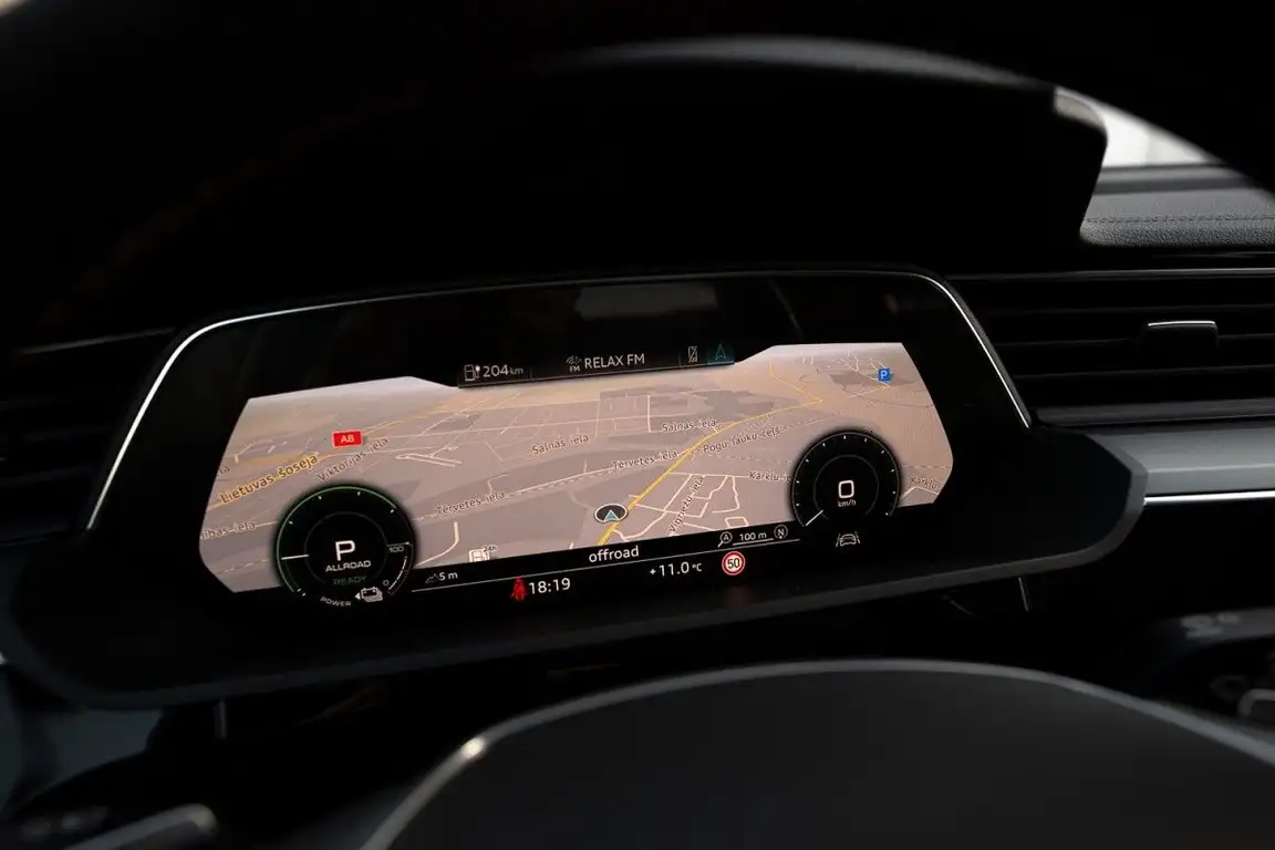AUDI E-TRON