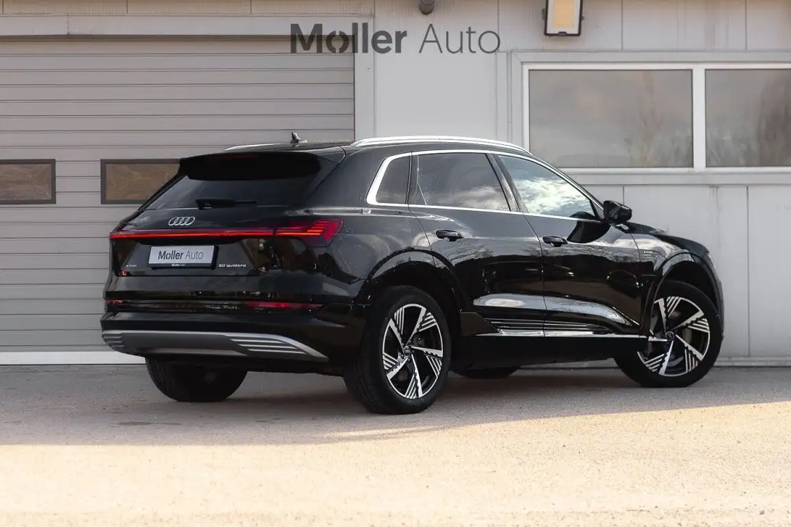 AUDI E-TRON