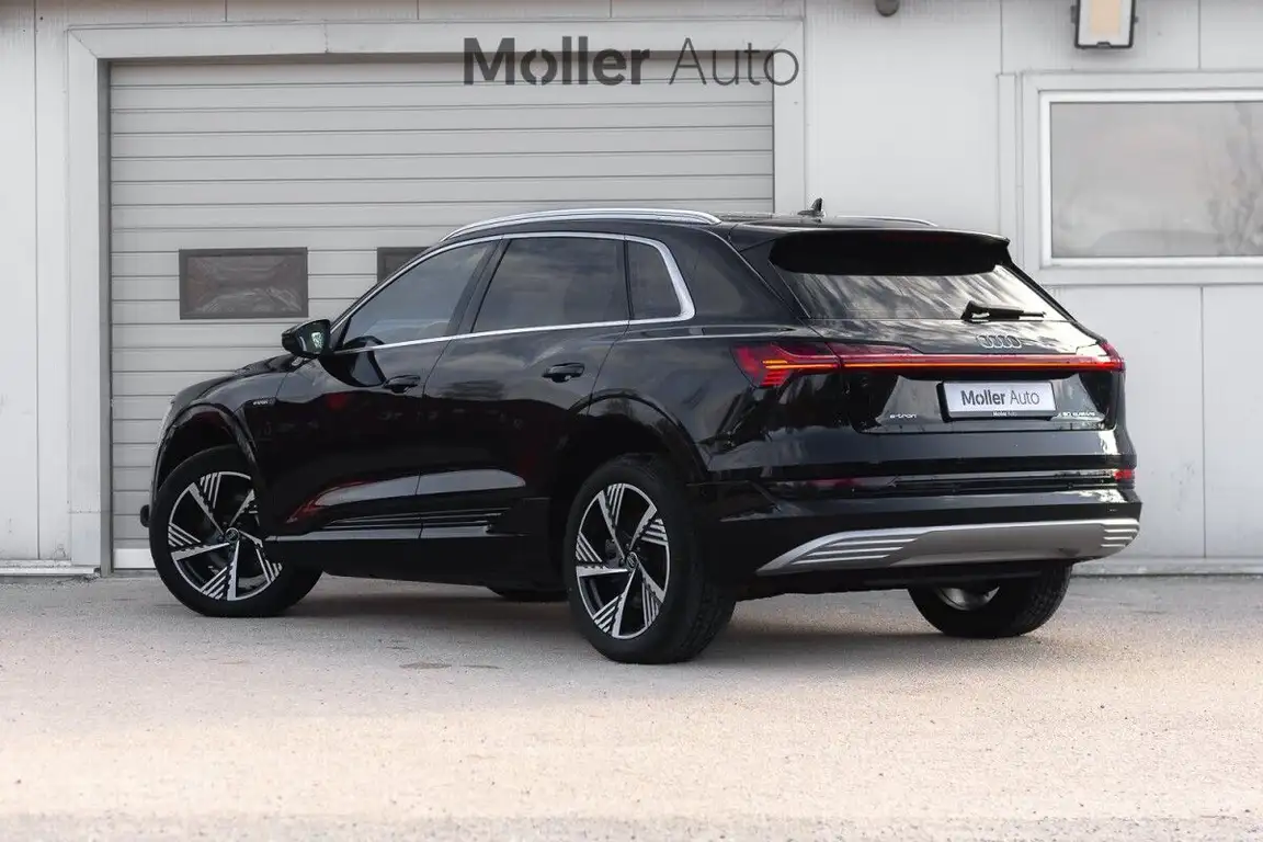 AUDI E-TRON