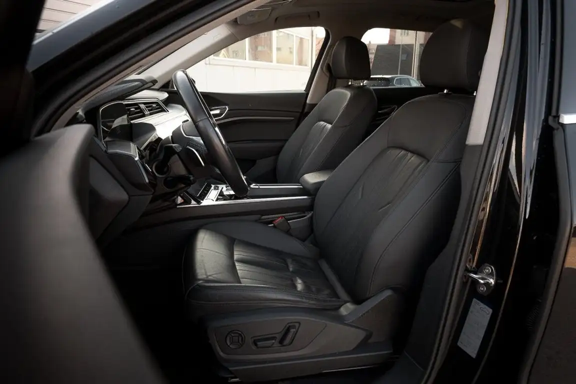 AUDI E-TRON