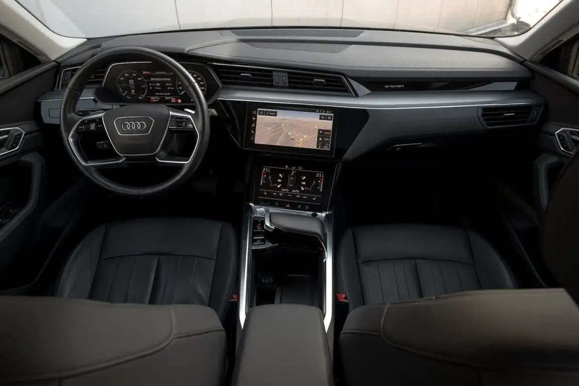 AUDI E-TRON
