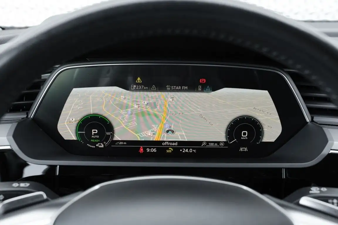 AUDI E-TRON