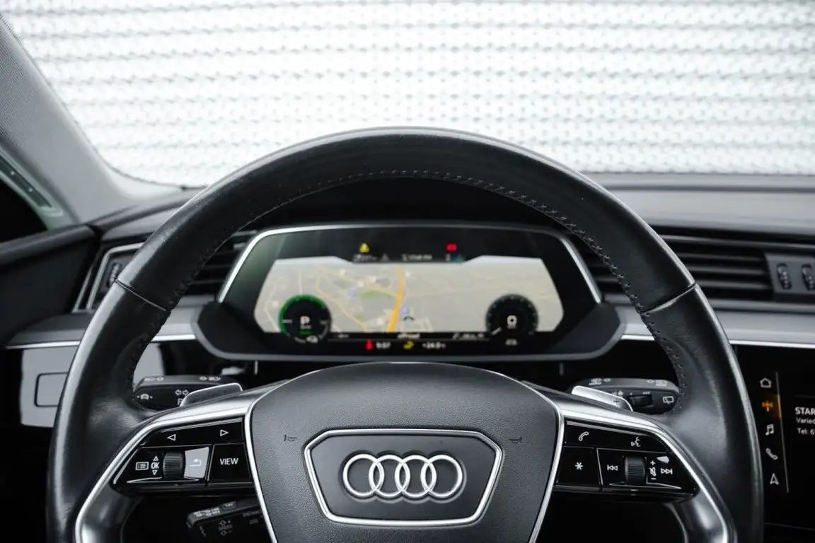 AUDI E-TRON