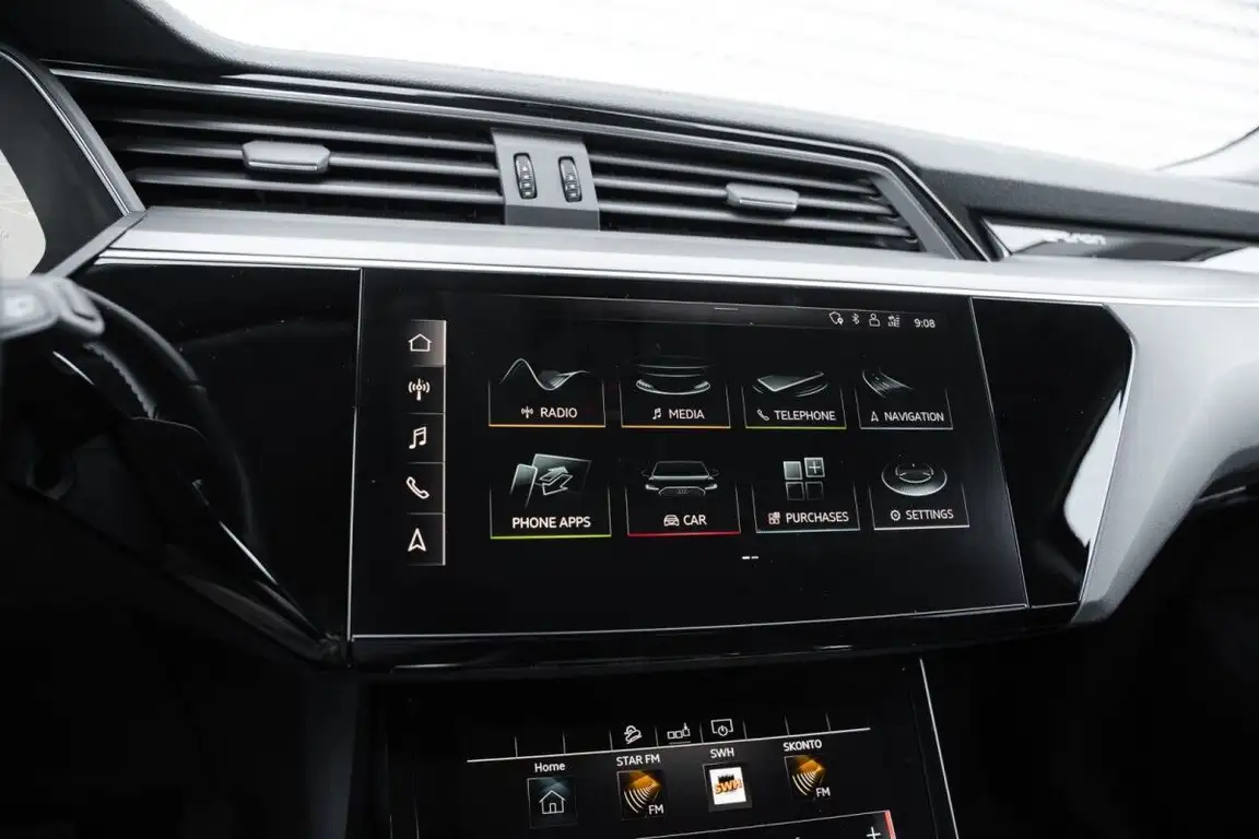 AUDI E-TRON