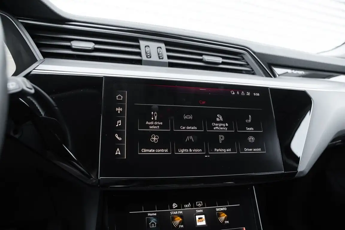 AUDI E-TRON