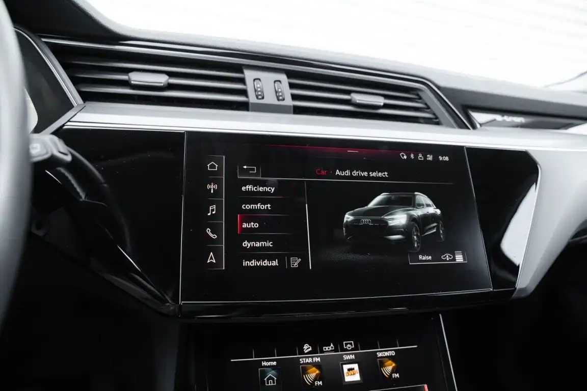 AUDI E-TRON