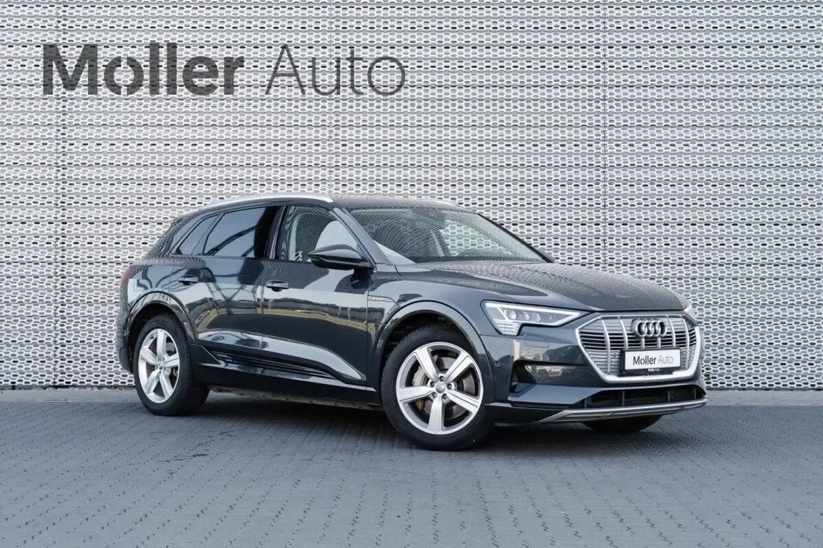 AUDI E-TRON