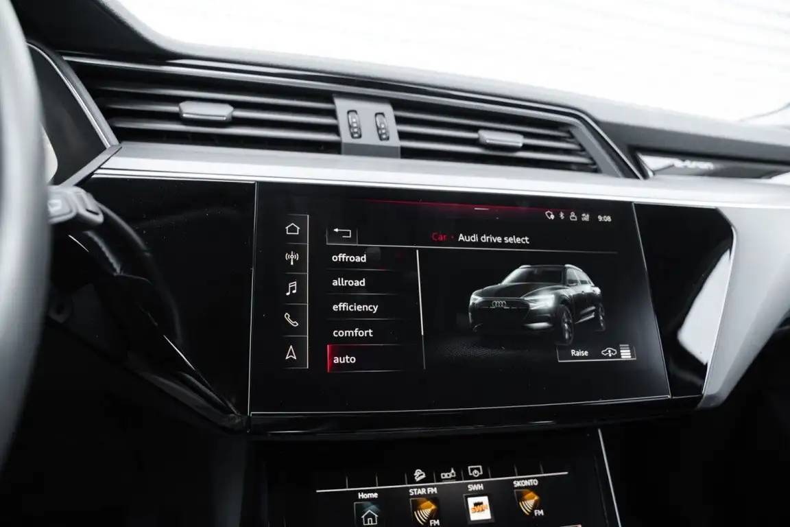 AUDI E-TRON