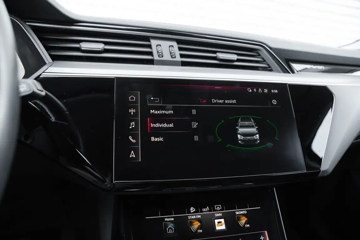 AUDI E-TRON