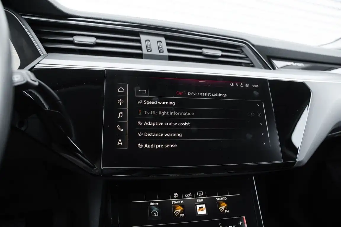 AUDI E-TRON