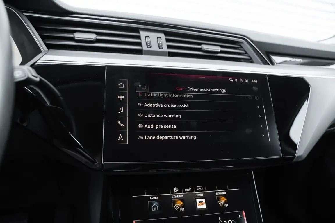 AUDI E-TRON
