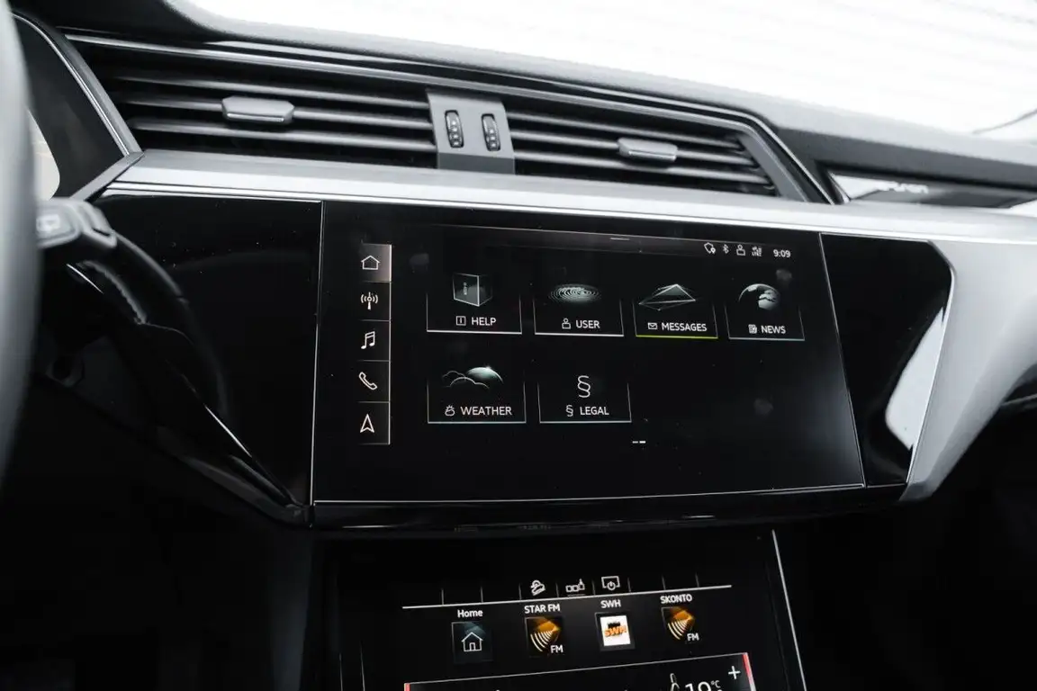 AUDI E-TRON