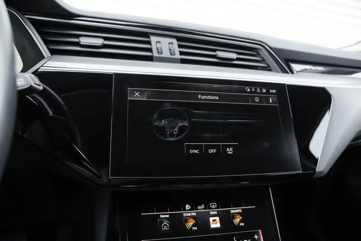 AUDI E-TRON