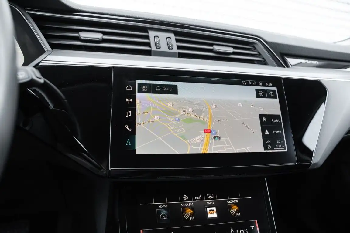 AUDI E-TRON