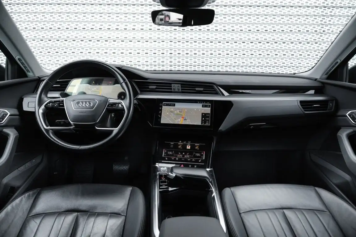 AUDI E-TRON