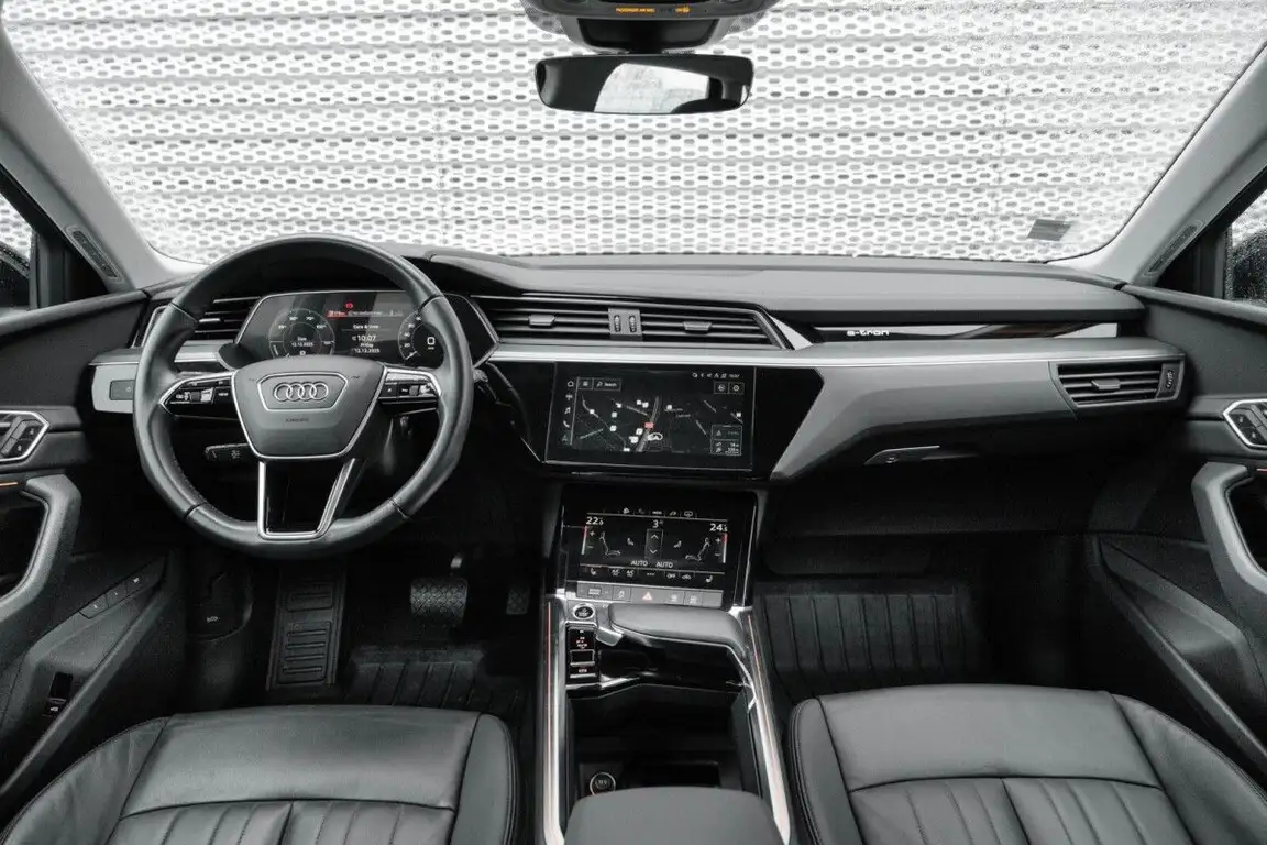 AUDI E-TRON