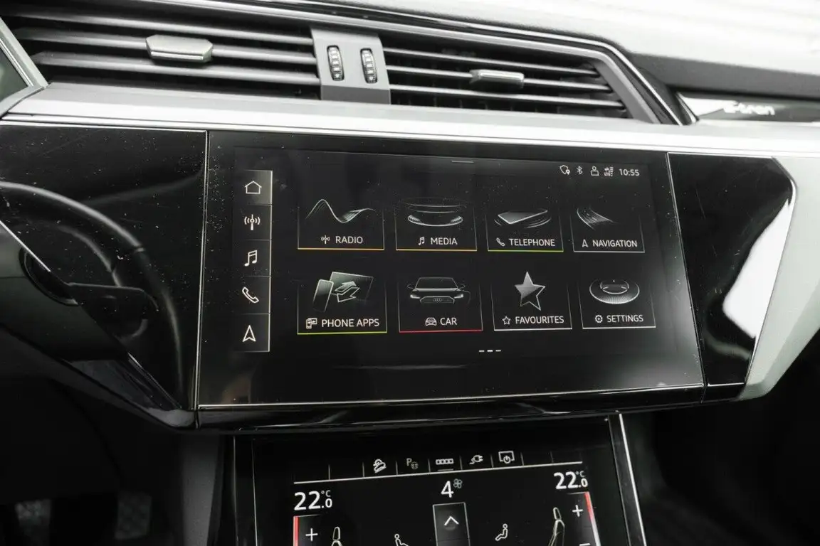 AUDI E-TRON