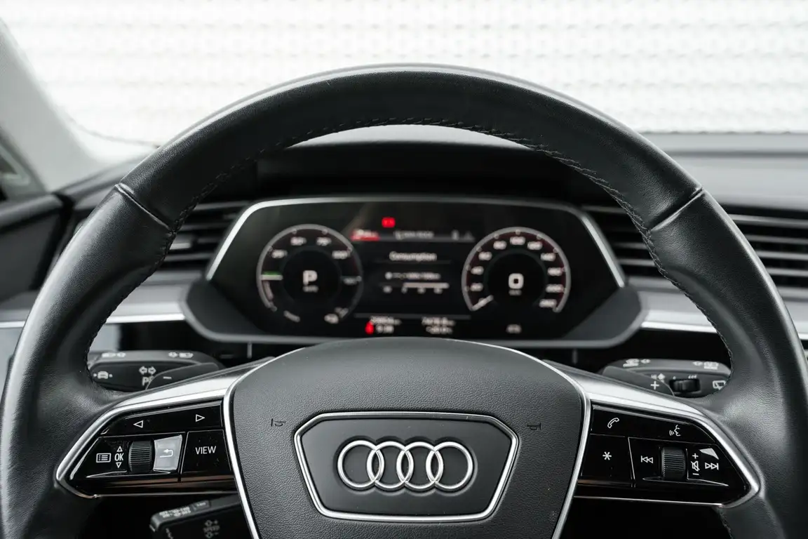 AUDI E-TRON