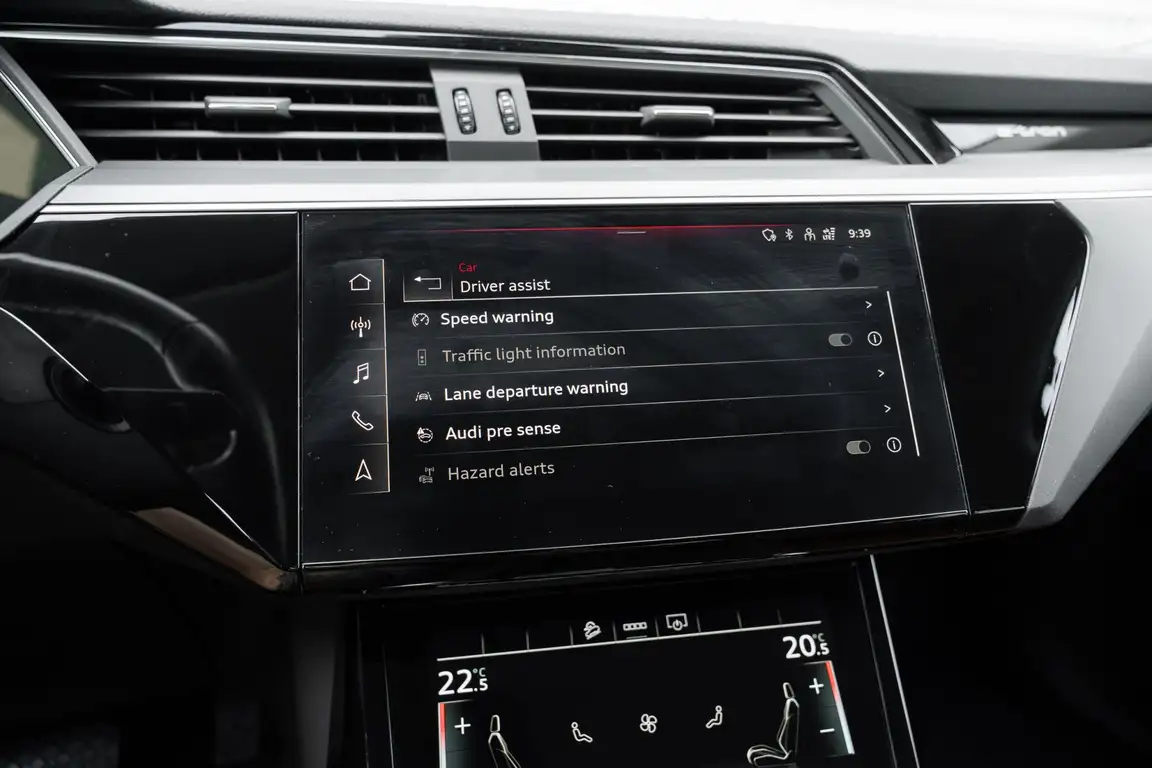 AUDI E-TRON