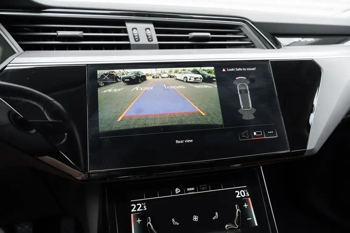 AUDI E-TRON