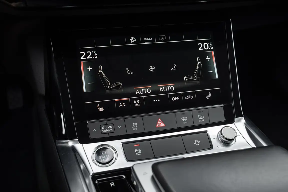 AUDI E-TRON