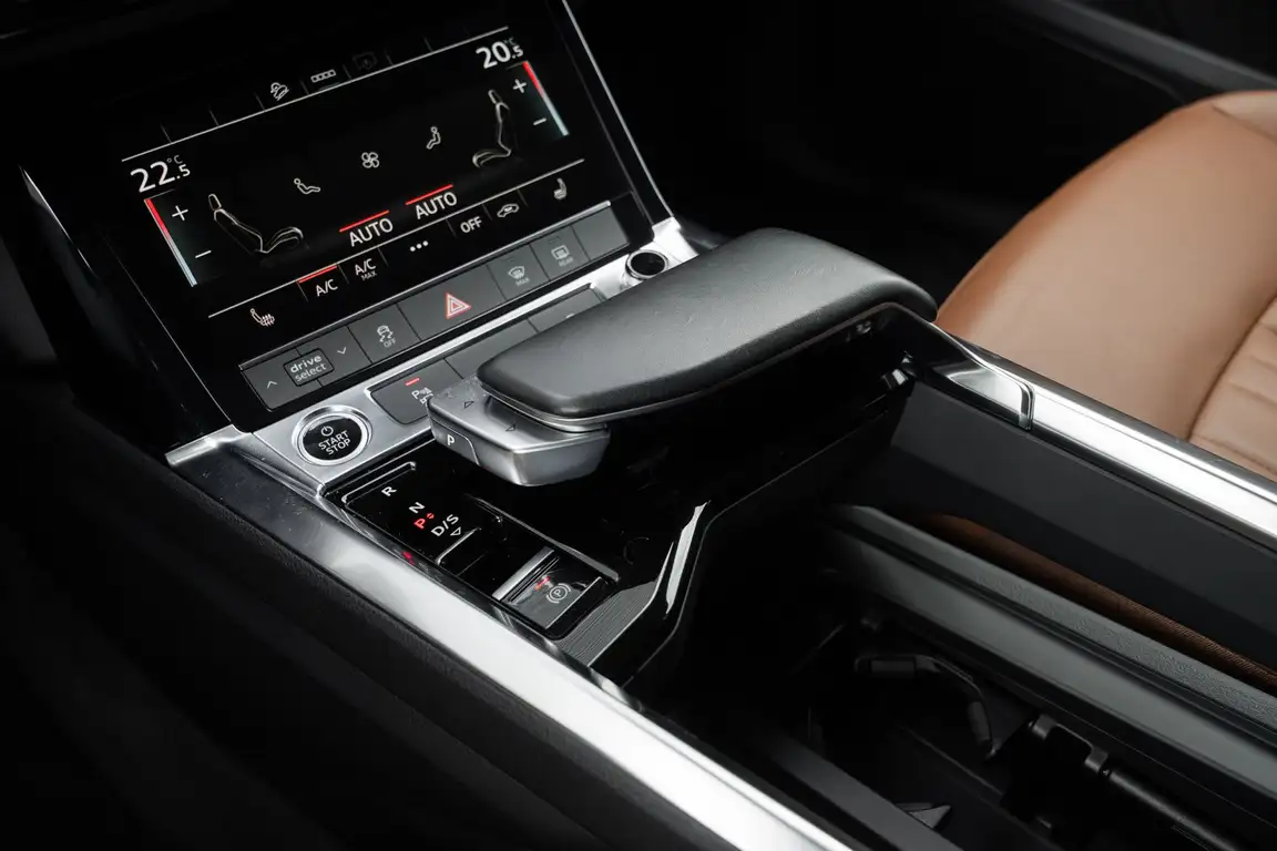 AUDI E-TRON