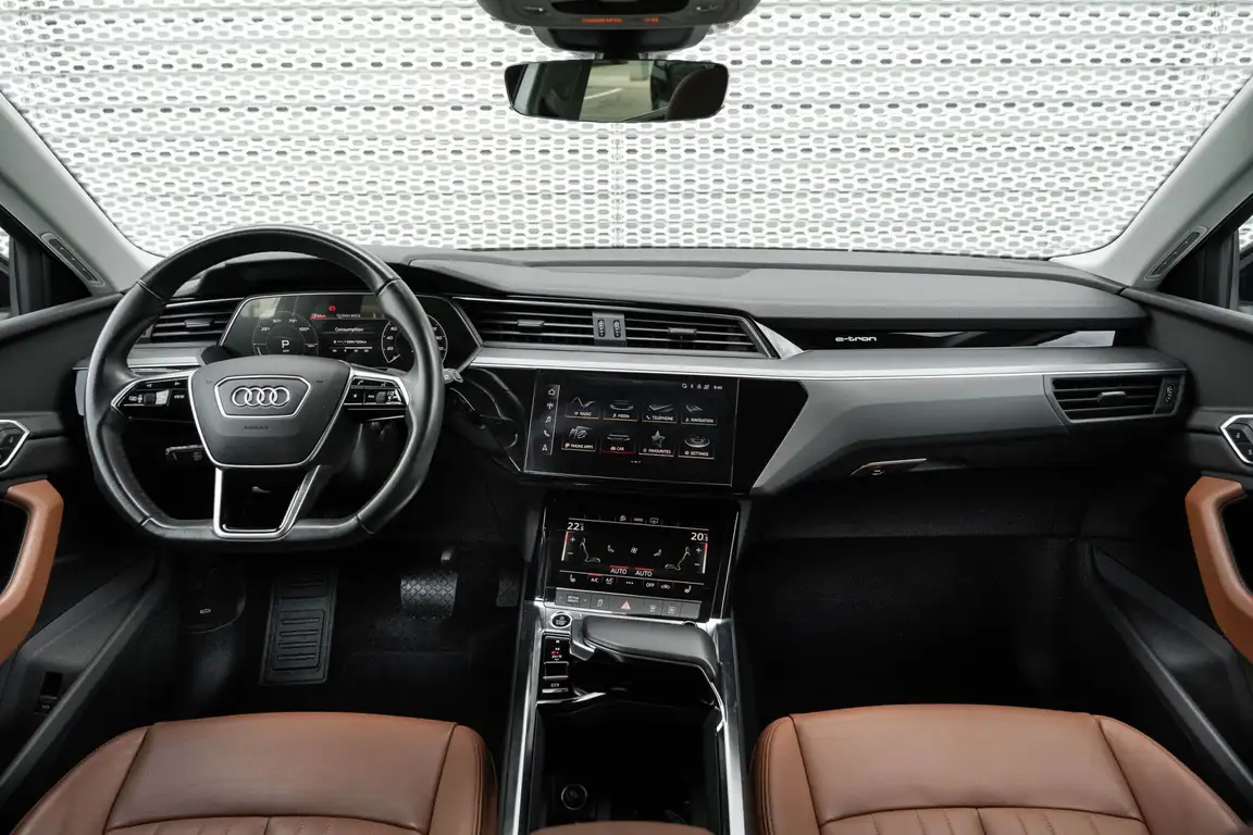 AUDI E-TRON