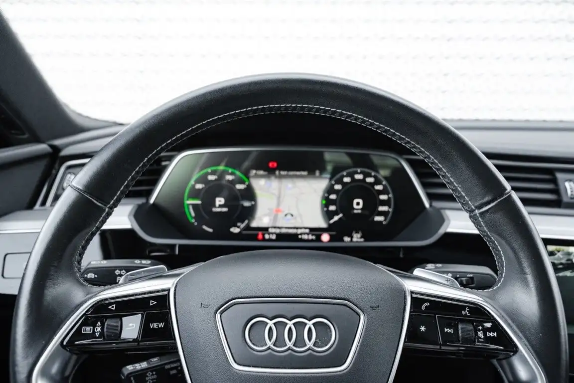 AUDI E-TRON