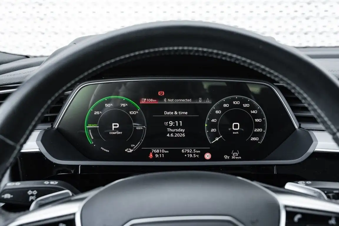 AUDI E-TRON