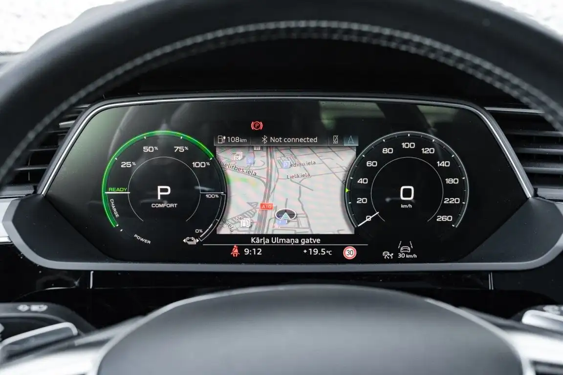AUDI E-TRON