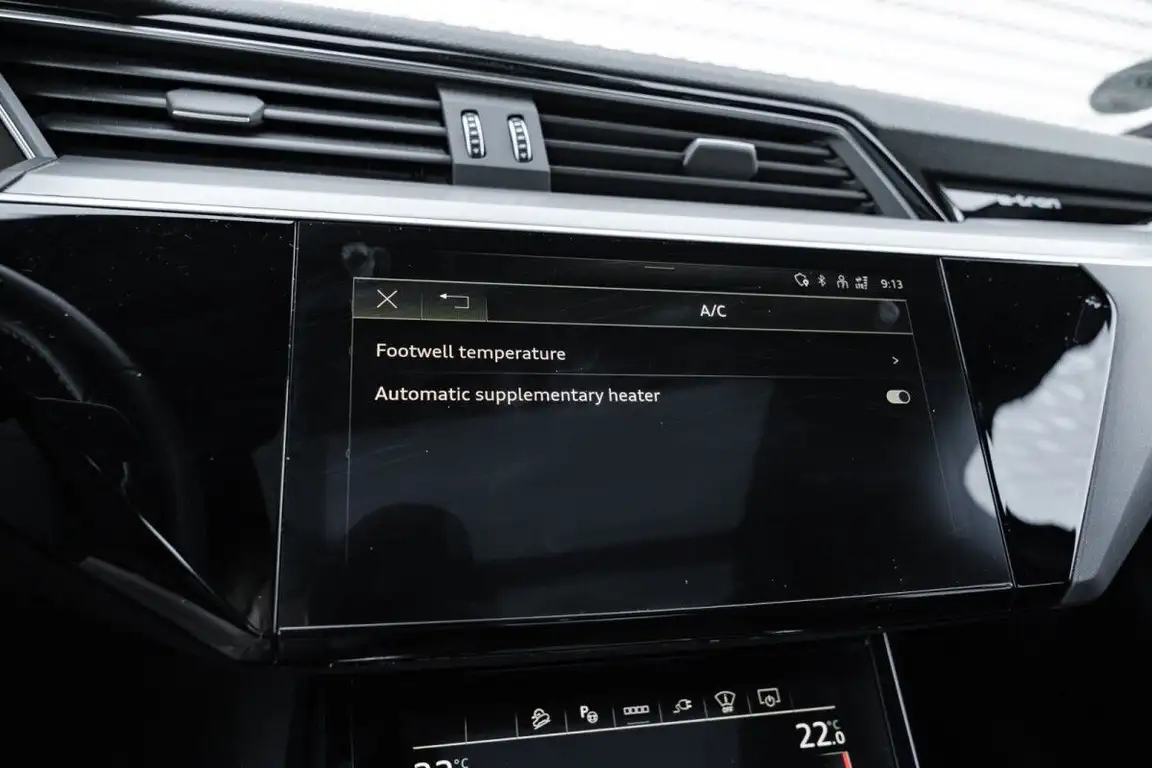 AUDI E-TRON