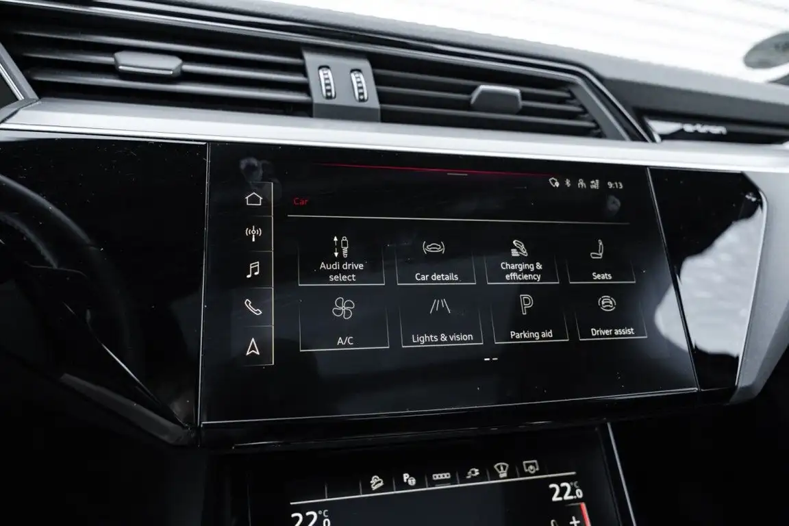 AUDI E-TRON