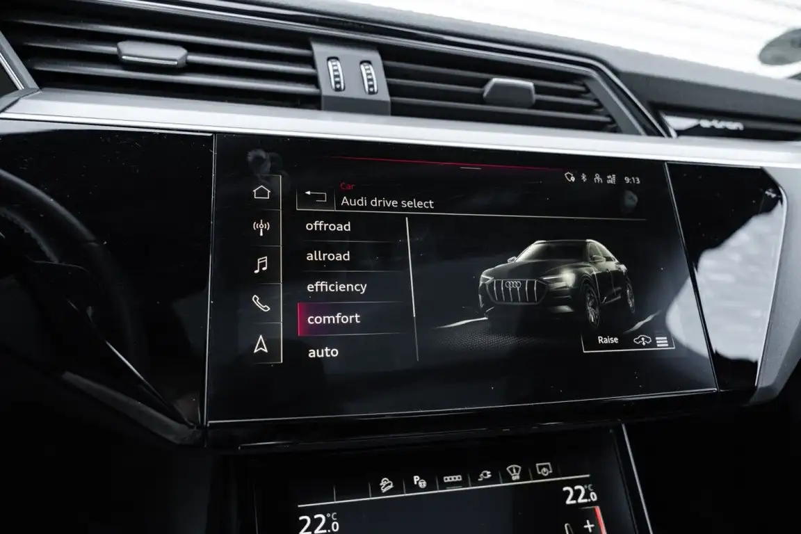 AUDI E-TRON