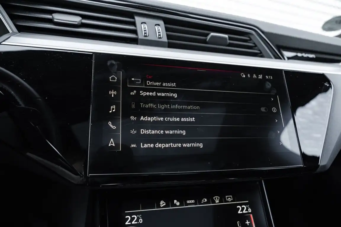 AUDI E-TRON