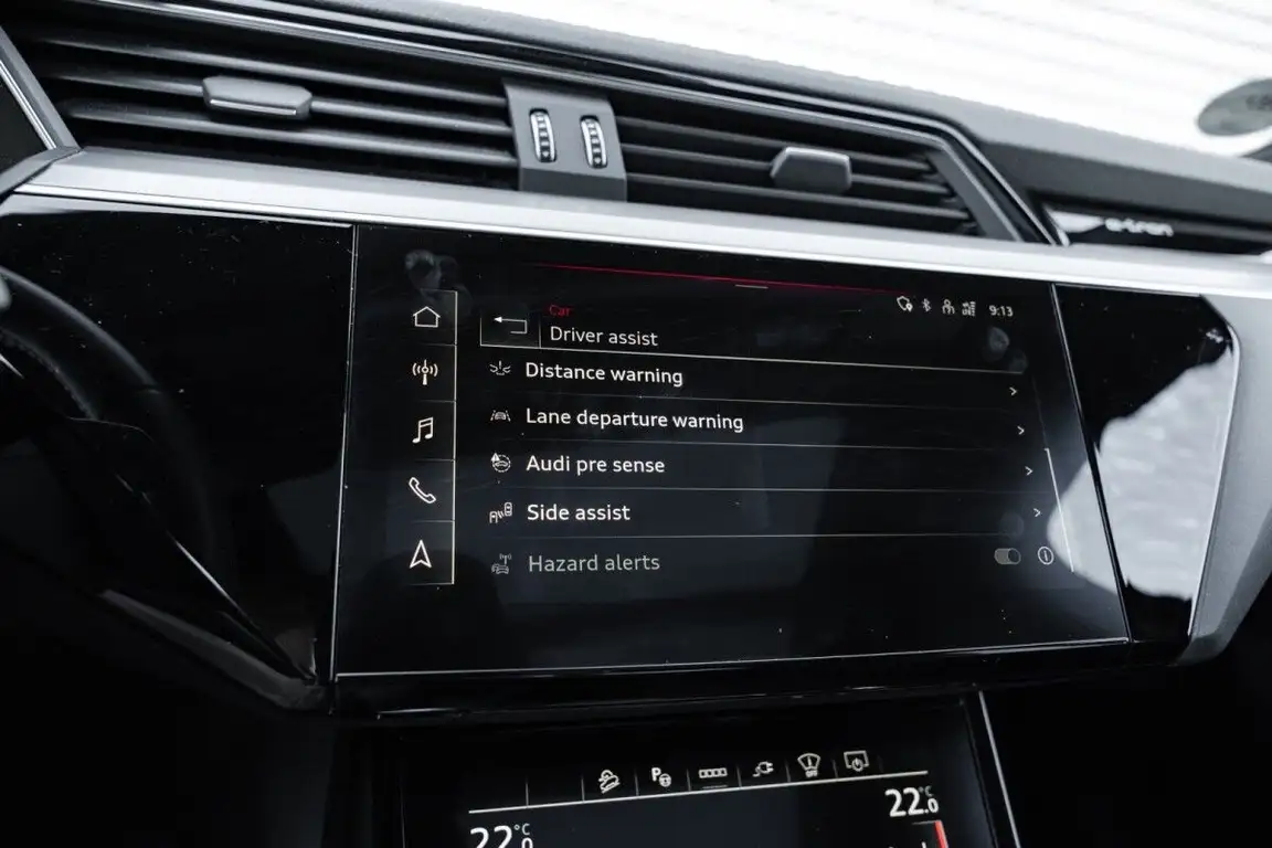 AUDI E-TRON