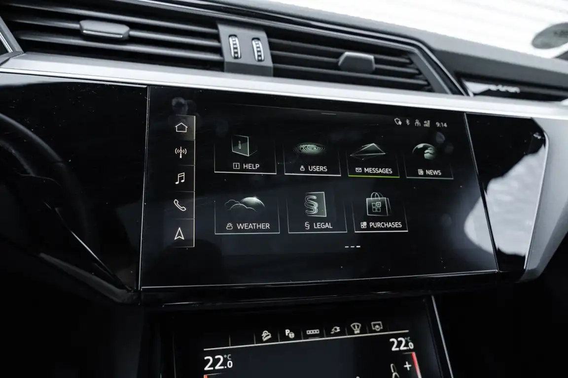 AUDI E-TRON