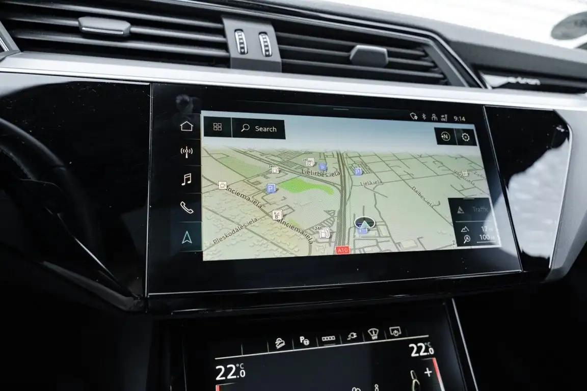 AUDI E-TRON