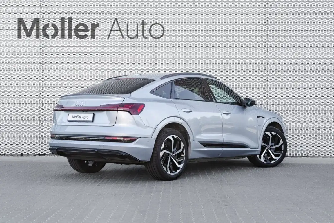 AUDI E-TRON