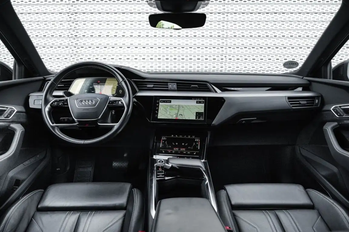 AUDI E-TRON