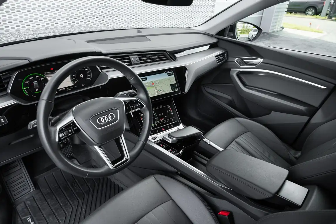 AUDI E-TRON