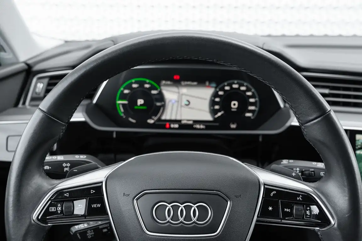 AUDI E-TRON