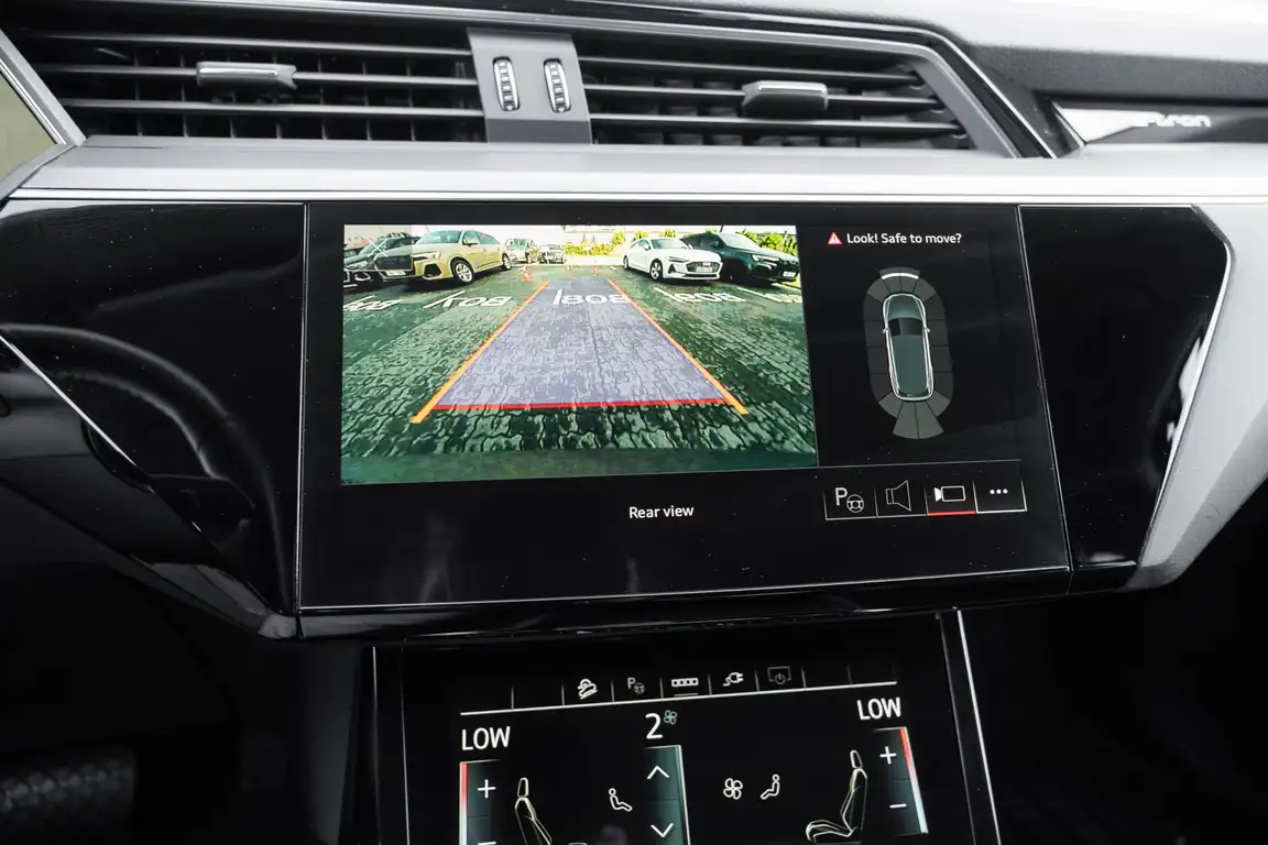 AUDI E-TRON