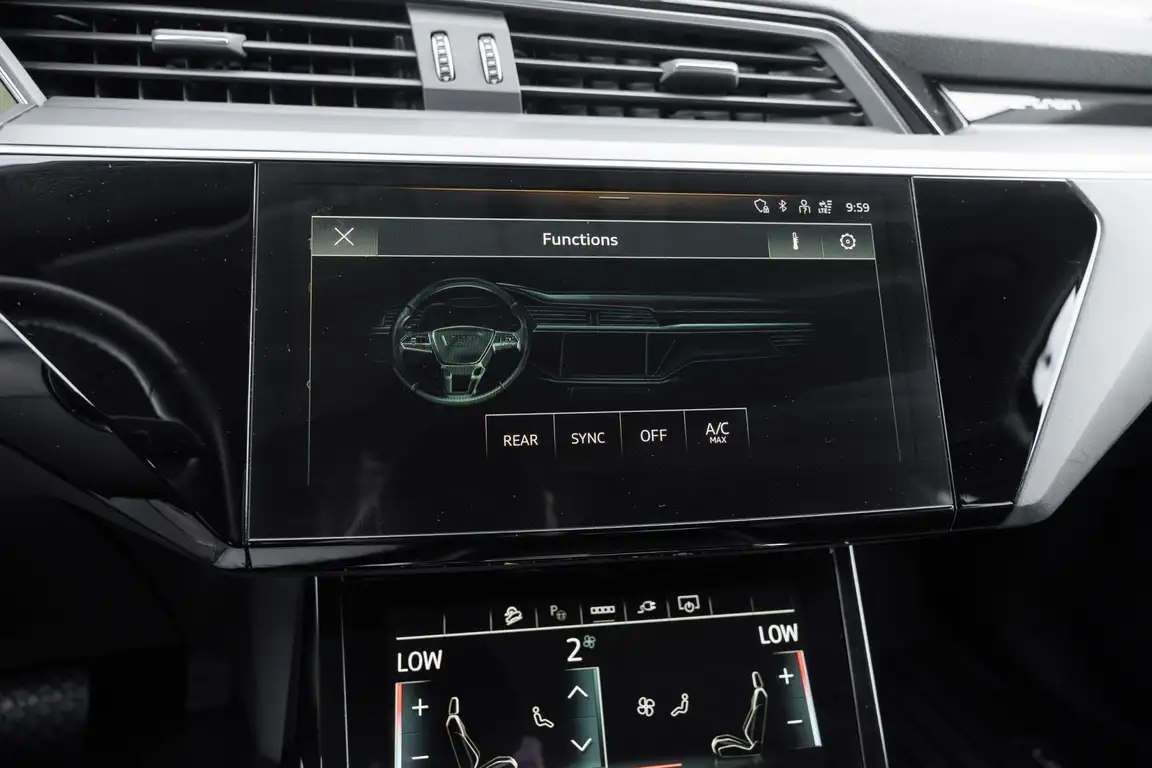 AUDI E-TRON